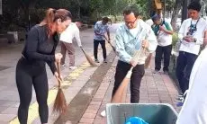 Begini Saat Bima dan ASN Gantikan Pasukan Kuning Untuk Menyapu Jalan