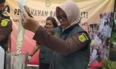 Miliki Kekuatan Hukum, Kejari Cimahi Musnahkan Ratusan Barang Bukti Tindak Pidana Kejahatan Sepanjang Oktober 2023-Maret 2024