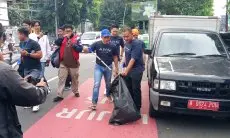 Ratusan Pelajar dan Masyarakat Bersihkan Sekitar KRB
