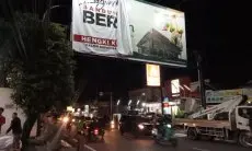 Tak Berizin, Belasan Reklame Balonbup Bandung Barat Diturunkan Paksa Satpol PP KBB