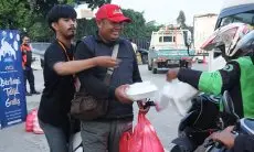 Insan Pers JJB Berbagi Takjil Gratis di Tugu Panca Karsa