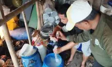 Pembuangan Limbah ke Sungai Ciliwung, Satpol PP Segel Lokasi dan DLH Lakukan Uji Lab