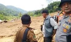 Permudah Pencarian 10 Warga Tertimbun Bencana Tanah Longsor di Kampung Gintung Rongga, Polisi Turunkan Anjing Pelacak 
