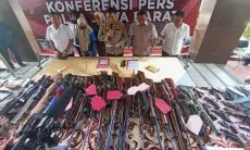 Wanita di Awiligar Bandung Ini Miliki Puluhan Senjata Api Ilegal dan Ribuan Peluru