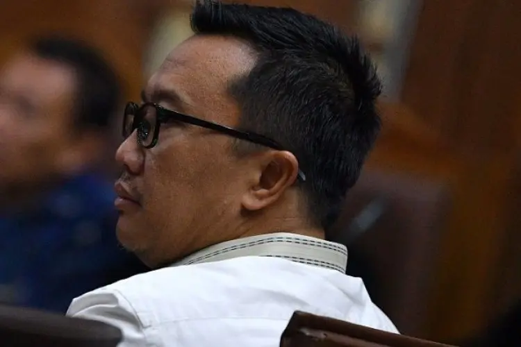 Imam Nahrawi Hirup Udara Bebas