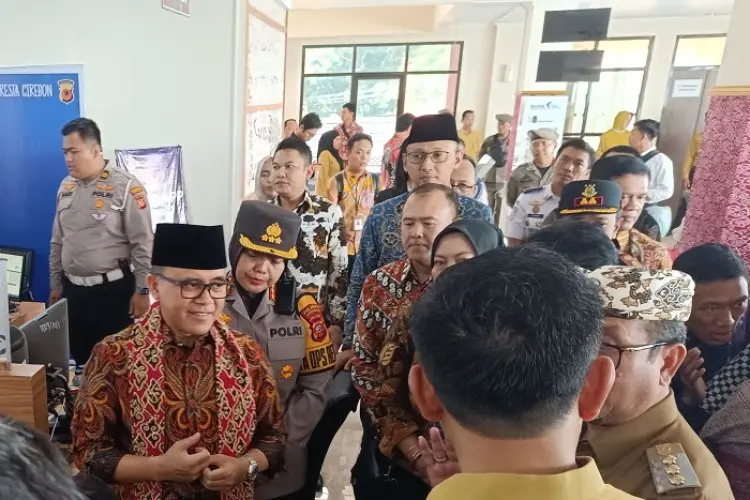 Kunjungi MPP Kabupaten Cirebon, Menteri PANRB Tegur Keras Ketua Pengadilan