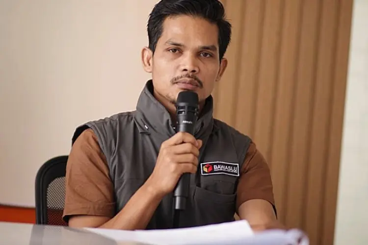 Aksi Dua Jari PPK Ciampea Berbuah Sanksi, Nasibnya Kini di Tangan KPU Kabupaten Bogor