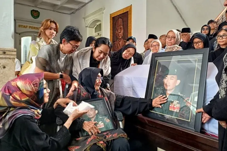 FOTO: Tokoh Jawa Barat Solihin GP Meninggal Dunia