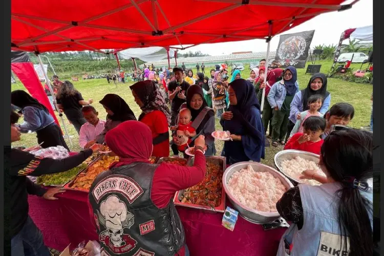 Sambut Ramadan, Komunitas Motor di Bandung Gelar Baksos, 'Botram' Bareng Warga Cisarua