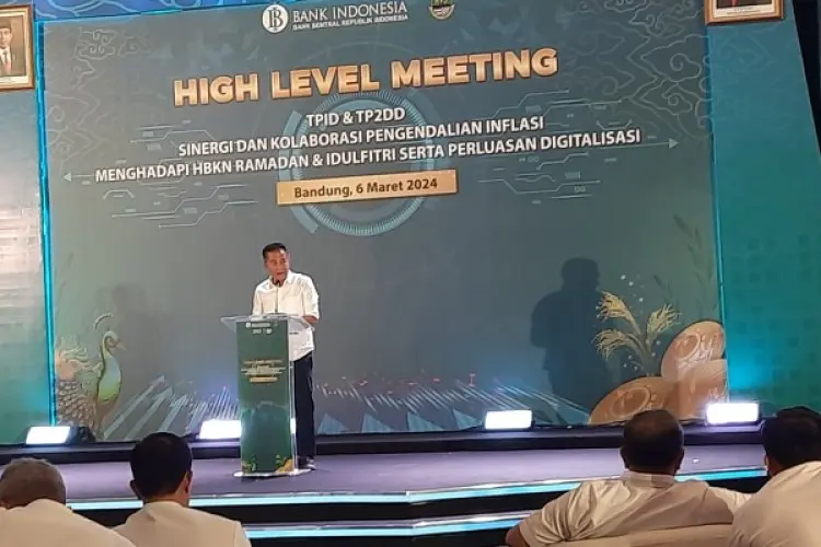 Bey Machmudin Dorong Digitalisasi Transaksi di Jabar