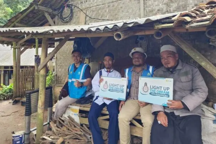 Berbagi Terang, PLN UP3 Sukabumi Beri Bantuan Listrik Gratis Melalui Program Light Up The Dream