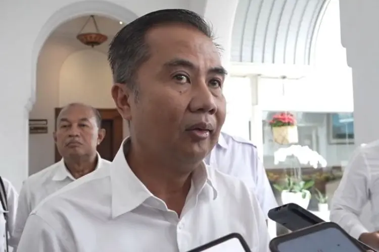Bey Machmudin Minta Bulog Akselerasi Distribusi Beras ke Pasar