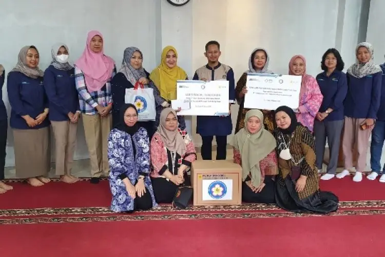 Gandeng YBM dan PIKK, Srikandi PLN UID Jabar Bagikan Perlengkapan Ibadah dan Santunan 