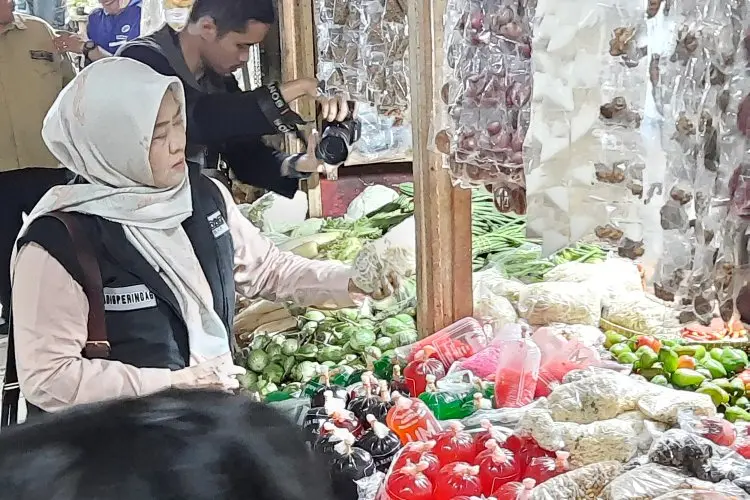 Disperindag Jabar Temukan Formalin dan Rodamin B di Produk Makanan Pasar Panorama Lembang