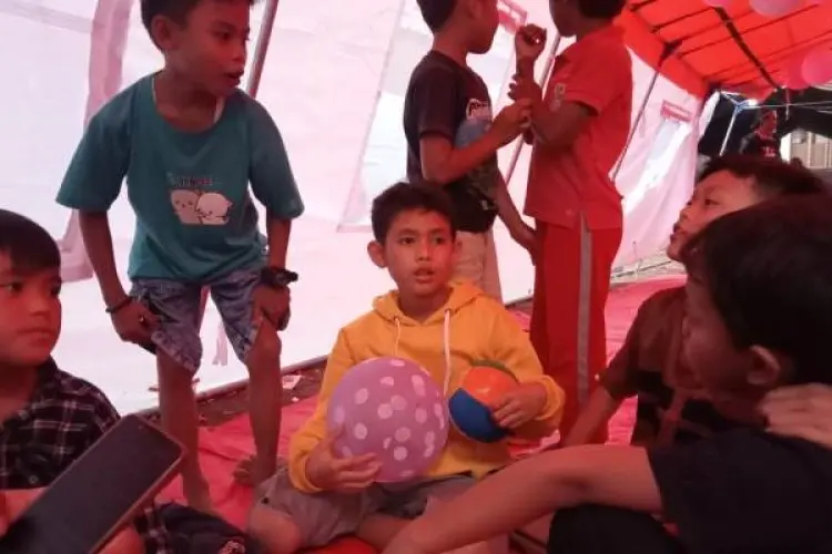 Sempat Trauma dan Takut, Bocah Pengungsi Terdampak Longsor di Kampung Gintung Kangen Pulang ke Rumah