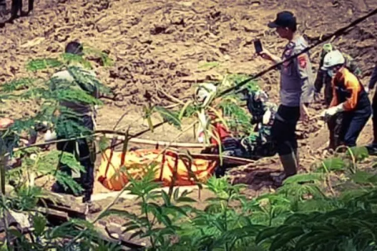 Fakta Penemuan Korban Tertimbun Longsor di Cipongkor, Tim DVI Temukan Kondisi Sidik Jari Rusak dan Membusuk