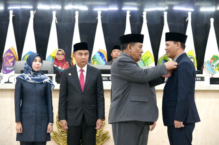 Andi Zabidi resmi dilantik menjadi angggota DPRD Provinsi Jawa Barat, menggantikan Irfan Suryanagara melalui Pergantian Antar Waktu (PAW), sisa masa jabatan 2019-2024 dari Fraksi Partai Demokrat.