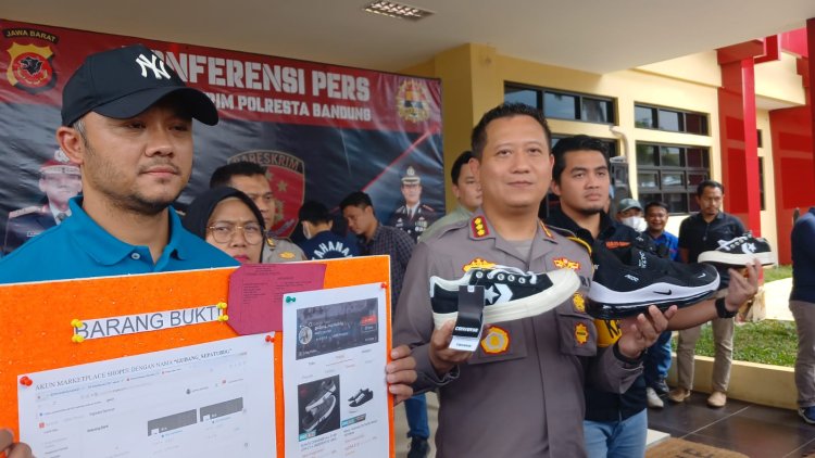 Polisi Amankan Ribuan Pasang Sepatu Merek Palsu di Kecamatan Paseh Bandung