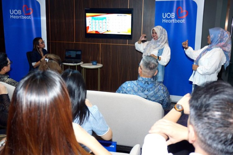 FOTO: Pelatihan Bahasa Isyarat Bagi Karyawan Bank UOB Indonesia