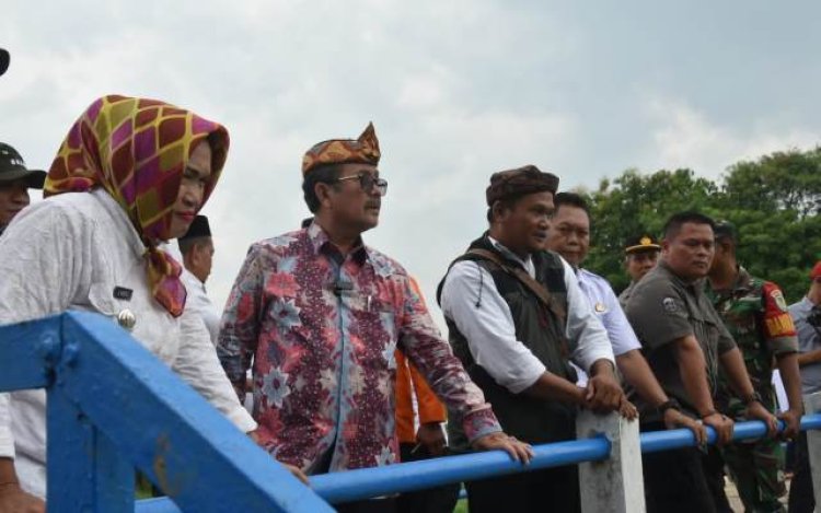 Tinjau Bendungan Ambit Cirebon, Imron Janjikan Normalisasi Pasca Banjir Segera Dilakukan