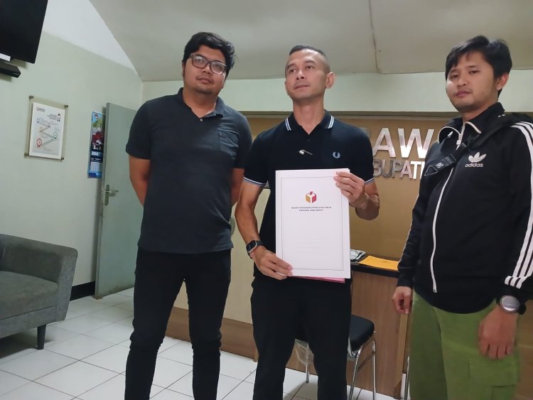 Tim Hukum Caleg PAN Nisya Ahmad serahkan bukti Dugaan Kecurangan Penggelembungan Suara ke Bawaslu Kab Bandung