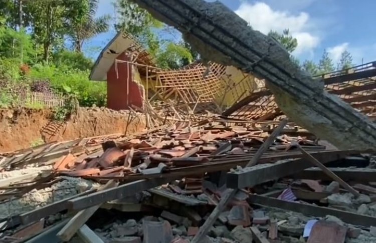 Tunggu Kepastian Tempat Tinggal Baru, Puluhan Rumah Warga Terdampak Pergerakan Tanah di Rongga Bakal Dirobohkan 