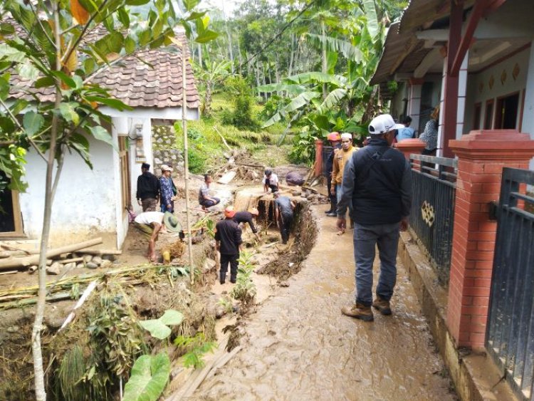 Tak Hanya 25 Rumah, 10 Warga Hilang Akibat Longsor di Rongga