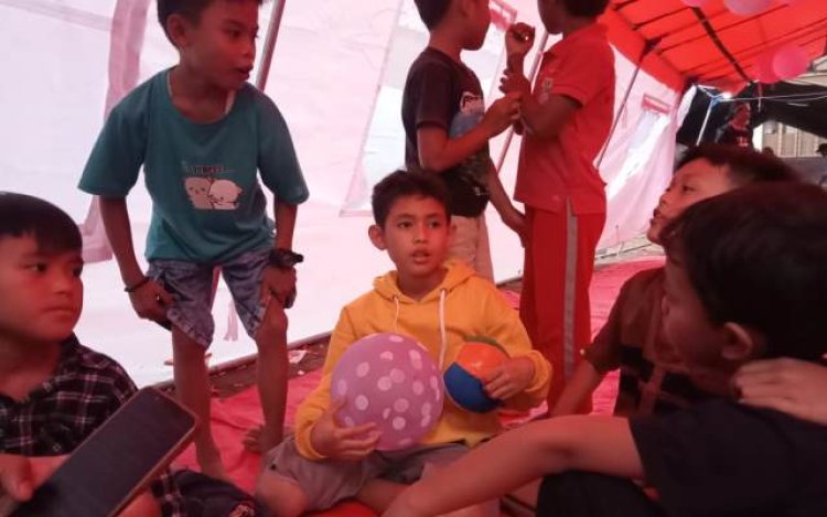 Sempat Trauma dan Takut, Bocah Pengungsi Terdampak Longsor di Kampung Gintung Kangen Pulang ke Rumah