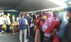 GPM Siapkan 10 Ton Beras SPHP, Ribuan Warga Cimahi Serbu Gudang Bulog