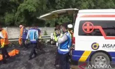 Ada 13 kantong Mayat Dibawa Petugas di Lokasi Kecelakaan Maut KM 58