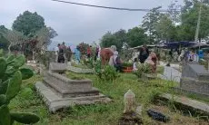 Mengungkap Makna Tradisi Ziarah Kubur Saat Idul Fitri di Cisarua