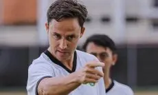 Paul Munster Sebut Persebaya Memiliki Persiapan Minim Hadapi Persib