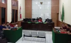 Mantan Bupati Majalengka Karna Sobahi Diperiksa Kejari Jabar Pasca Anaknya Irfan Nur Alam Jadi Tersangka Korupsi
