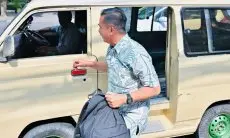 Rajin 'Ngangkot', Komitmen Bey Machmudin di Friday Car Free