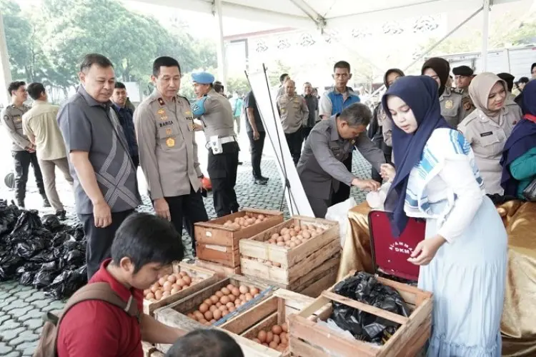 Ringankan Beban Masyarakat, Polda Jabar Gelar Pasar Murah