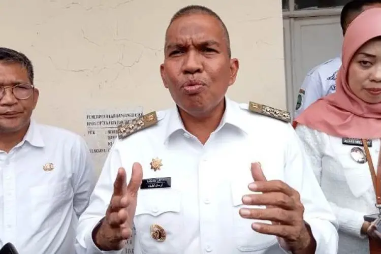 Soroti Kinerja Pj Bupati Bandung Barat, Direktur SDI Sebut Arsan Latif Terlalu Banyak Akrobat Politik 