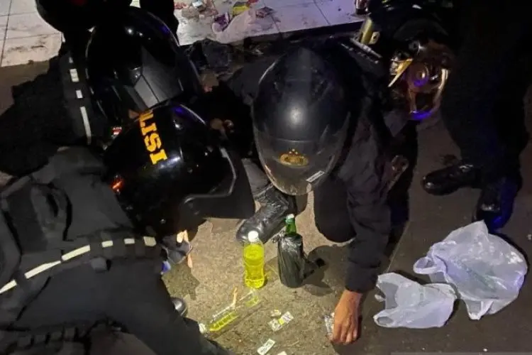 Pesta Miras dan Obat Terlarang, Belasan Pemuda Dijemput Orang Tua