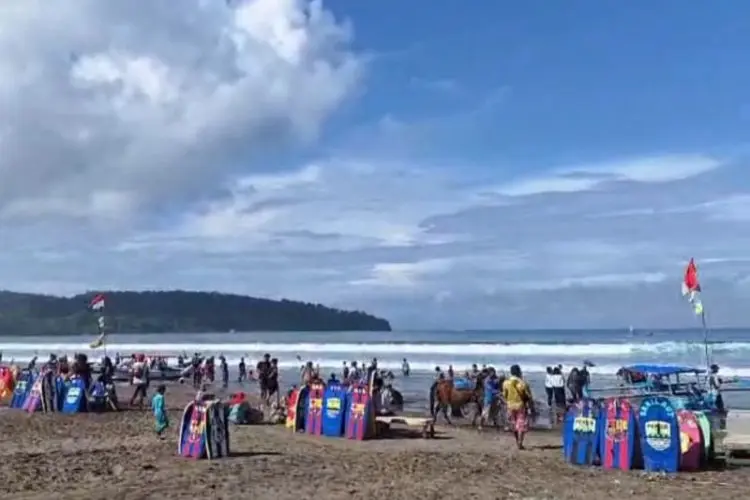 Satpolairud Tingkatkan Pengamanan di Pantai Pangandaran
