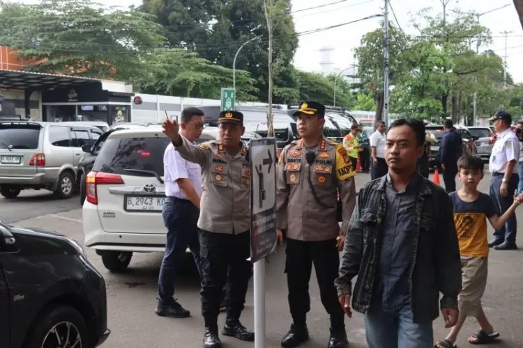 Hampir Seratusan Personel Disiagakan di Stasiun Gambir dan Senen