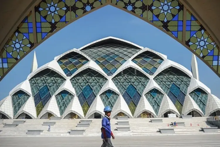 Pemprov Jabar Segera Tertibkan Pungli Parkir Masjid Raya Al Jabbar