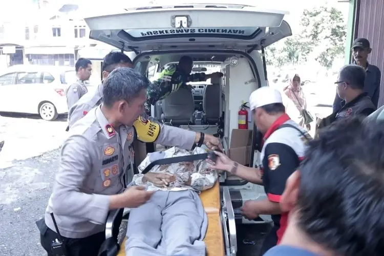 Petugas Pos Terpadu Cileunyi Bantu Pemudik  Pingsan Lantaran Sakit Asma