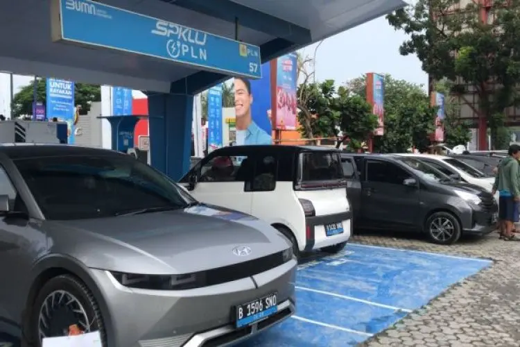 SPKLU di Rest Area KM 57A Tol Japek Diminati Pengendara Mobil Listrik