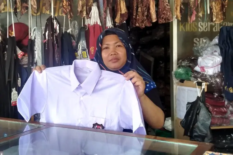 Rencana Ganti Warna dan Model Seragam Sekolah, Pedagang Pakaian Seragam Soreang Kecewa