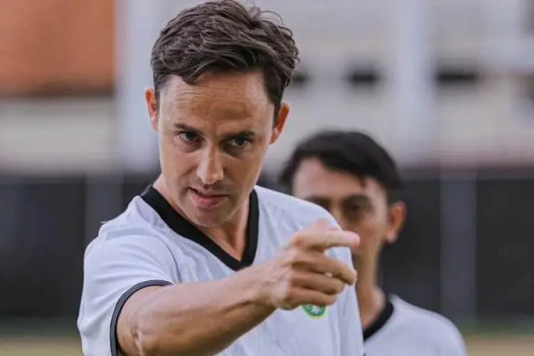 Paul Munster Sebut Persebaya Memiliki Persiapan Minim Hadapi Persib
