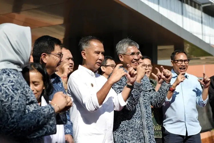 Bey Machmudin Sambut Baik Hasil Pengolahan Sampah TPST Santiong Kota Cimahi