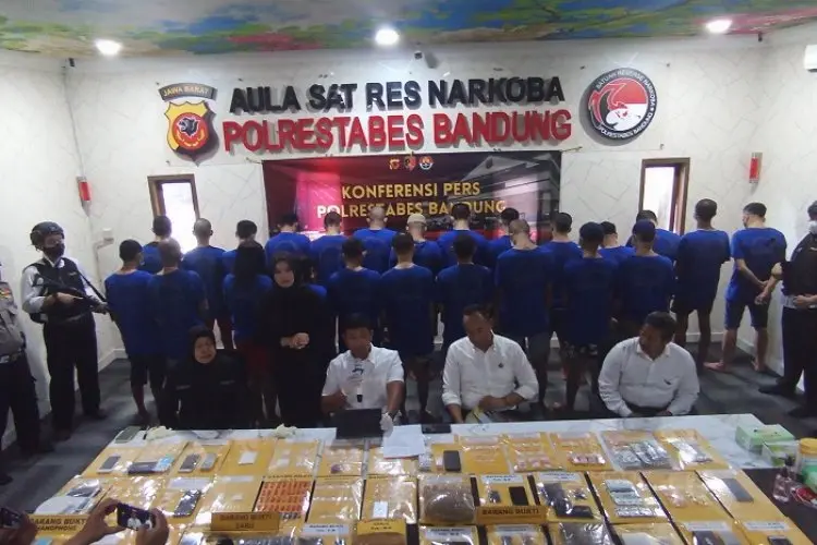 Dua Pengedar Ganja Jaringan Nasional Ditangkap di Bandung
