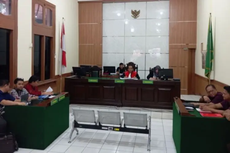 Mantan Bupati Majalengka Karna Sobahi Diperiksa Kejari Jabar Pasca Anaknya Irfan Nur Alam Jadi Tersangka Korupsi