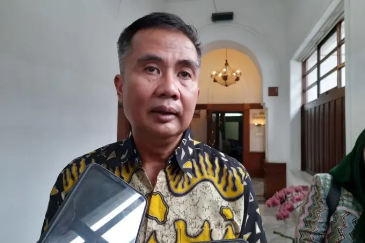 Bey Machmudin Minta Dinsos Jabar Pastikan Lansia Terkover BPJS Kesehatan