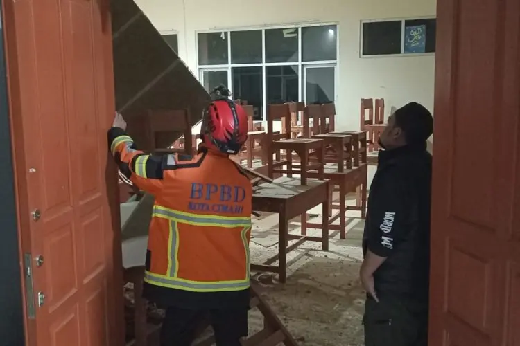Imbas Gempa Bumi Garut, Atap SMP 11 Cimahi Ambruk