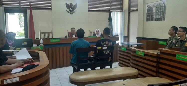 Satpol PP Kota Bandung Seret Puluhan PKL ke Meja Hijau